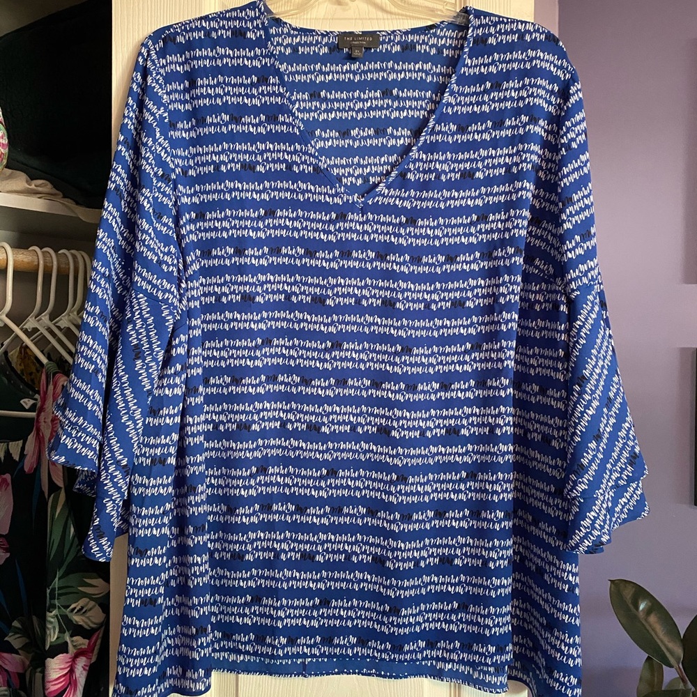 The Limited Bell sleeve top 2X